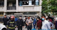 南京一名7岁孩子被反锁在家 点燃纸盒引发火灾