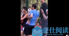 中国篮协主席姚明现身一片露天球场旁 网友留言调侃：这个胖子一看就不怎么懂球