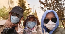 中国伊朗疫情信息：中国留学生在伊朗帮忙翻译防疫中文信息 拍摄街头普通人