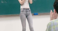 抖音一米八李以沫个人资料简介 网红老师李以沫长腿照片写真图片