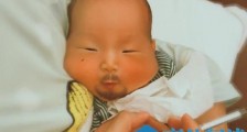 亲妈!谢楠晒次子搞怪正面照“小胡子”笑翻网友