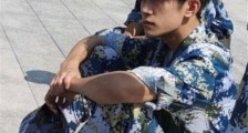 易烊千玺军训晒黑 这到底是什么情况