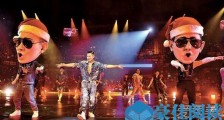 刘德华平安夜引万人合唱 香港红馆座无虚席