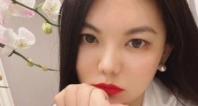 富婆李湘晒自拍照 瘦出了瓜子脸颜值回春