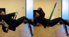 谢霆锋挑战悬空转呼啦圈 腹部力量令人惊叹