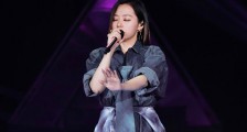 张靓颖暖心反应获赞 男粉丝失控冲上台被详情细节吓出汗