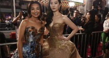 两代花木兰同框 98版与20版破次元壁同台各有各得美