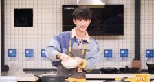 拜托了冰箱铭亮的眼睛怎么了 铭亮简介揭秘似乎大有来头