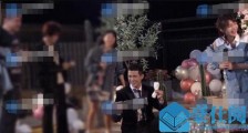 姜潮求婚麦迪娜 甜蜜现场曝光女方挺孕肚感动落泪