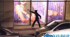 章子怡泼墨门是怎么回事 遭黑衣人泼墨疑卷入财色纠纷【图】