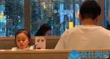 贾乃亮带甜馨吃饭 甜馨最新近照曝光认真看菜单非常可爱