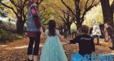 昆凌带儿女出游 小周周公主范十足牵着酷酷的弟弟【最新】