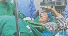 任达华右手伤口曝光 受伤手指血迹斑斑令人触目惊心