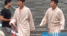 葛优齐刘海照片曝光 葛优现身闹市拍戏新发型成为焦点