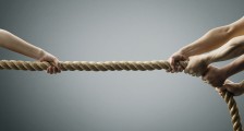 拒绝“二选一”,市场监管总局:禁止利用技术手段实施不正当竞争行为丨钛快讯