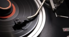 版权费用外流，中国音乐产业被境外唱片公司收割？