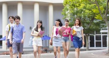 每月生活费上万元,这届大学生花钱有多狠?