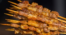 万店模式下,资本争相“撸串”