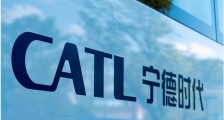 宁德时代两面观:净利润创新高公募基金追捧,产能激进扩张高瓴连续减持 | 看财报