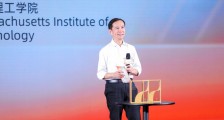 阿里董事长张勇为全球数学竞赛颁奖:数学兴则科学兴,愿为基础科学发展贡献力量
