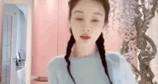 李小璐4个字回应与贾乃亮关系,却被男粉丝指出内衣有空杯现象怎么回事