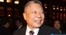 19岁赔光一个亿,43年后成「首富」