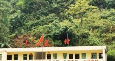 “桃花源”里上演现代版愚公移山 贵州村民12年修出山路