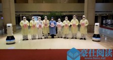 这些隔离区的“送餐员”火了,不穿防护服、不戴口罩还被狂点赞