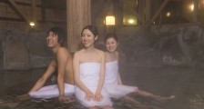 初中男生还在进女澡堂，日本人为何痴迷男女混浴？