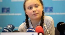为了针对中国,“环保少女”与懂王竟然穿一条裤子了!