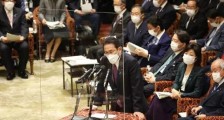 内斗开始?岸田质疑安倍经济注水!