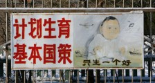 为什么网民对三孩政策态度消极?