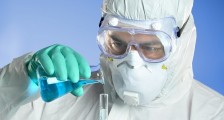 英国对中国抗疫评价高 该国却以这种方式抗疫