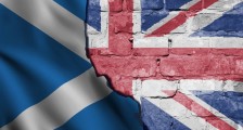 英国首相情绪失控视频受关注 疫情严重市民还出门