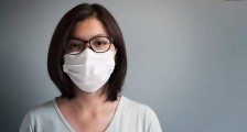中国口罩生产速度惊人 引起不少外国网友热议