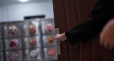 美国新冠肺炎尸体怎么处理 疫情大规模爆发或重创经济