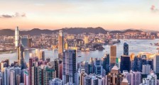 老梁观世界说香港 这样分析顶级富豪都在港买房原因_老梁观世界说香港