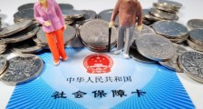 老人被抱起激活社保卡 银行登门拜访进行致歉