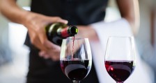超市20元的红酒 这是劣质酒不能喝的吗?