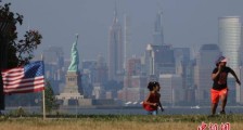 美国疫情持续恶化官员称“处于自由落体状态” 美国得州883个托儿所发现新冠病毒