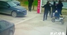 盐城滨海两村干部被指将村民打吐血 回应:以前就有病