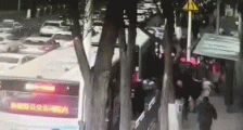 西宁路面塌陷伤亡最新消息10人失联 西宁路面塌陷监控还原详细经过