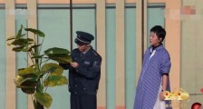 马丽怀孕七个月穿高跟鞋上春晚,马丽挺孕肚登春晚刷新敬业记录