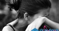 女生爱哭的原因 为什么女生爱用掉眼泪来表达情绪