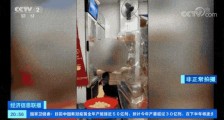 央视调查外卖厨房:徒手抓熟食,做完卫生仍可见蟑螂