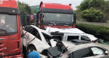 京昆高速陕西段车祸现场图:7车相撞致4人死亡1人受伤