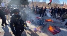 示威者野心不死!拜登就职典礼时,美国多地出现暴力抗议!