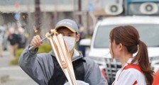 东京奥运火炬又灭了:传递两天已意外熄灭两次