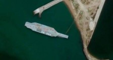用于演练袭击美军?卫星照曝光伊朗造了艘“美国航母”