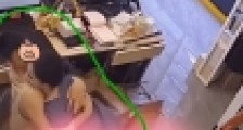妻子经常支使丈夫外出自己与男员工守店以便偷情,丈夫装监控后崩溃